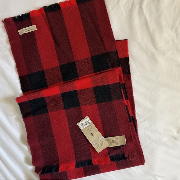 Burberry scarf - Picture 2 of 7